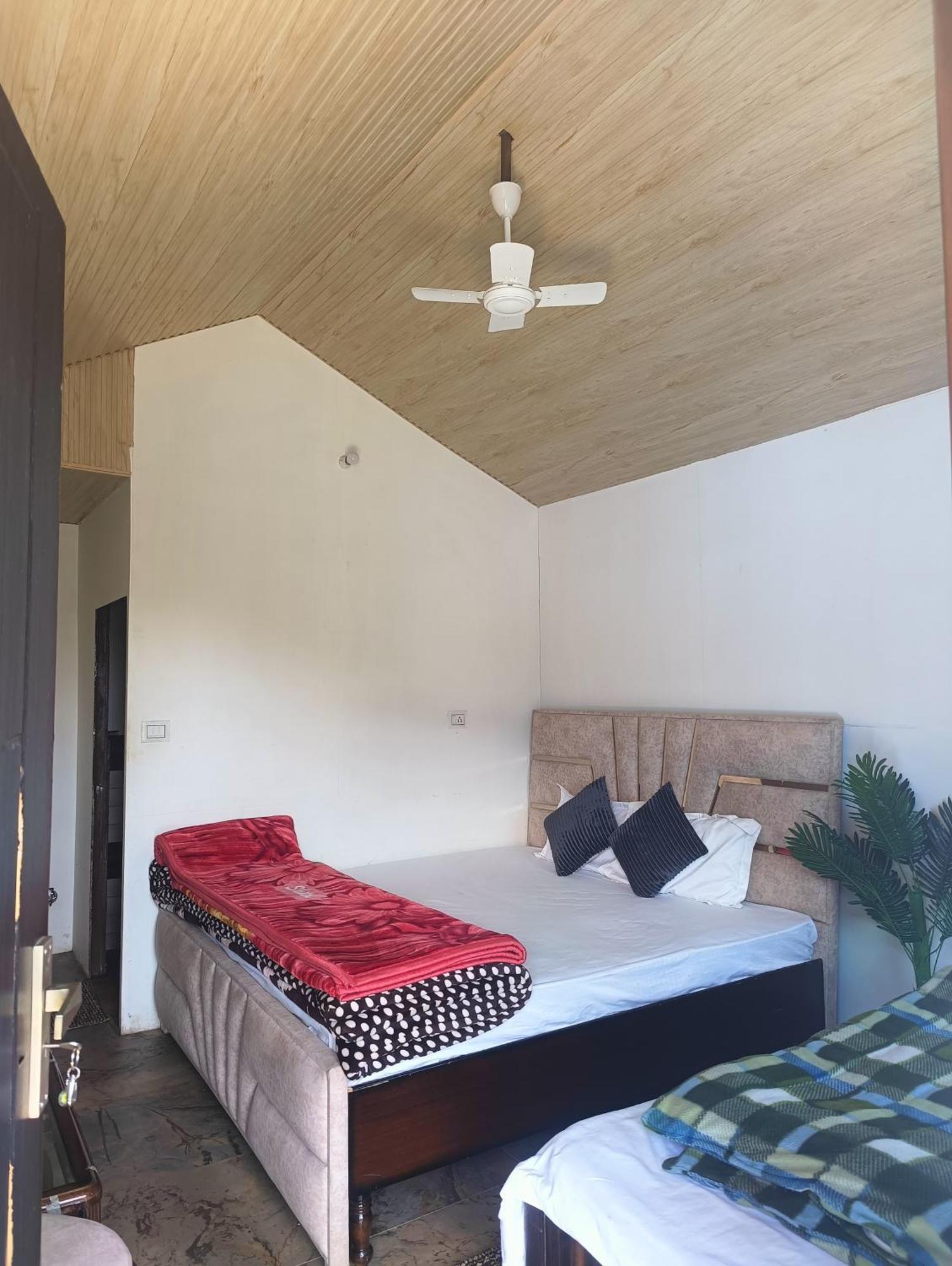 Lake Haven Resort, Sari, Chopta Exterior photo